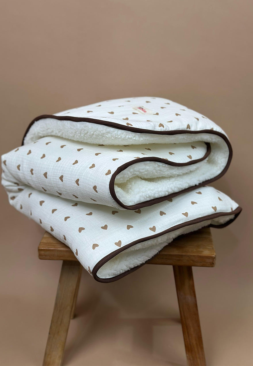 Batanije për bebe ~ Brown Hearts ~ Plush + muslin blanket