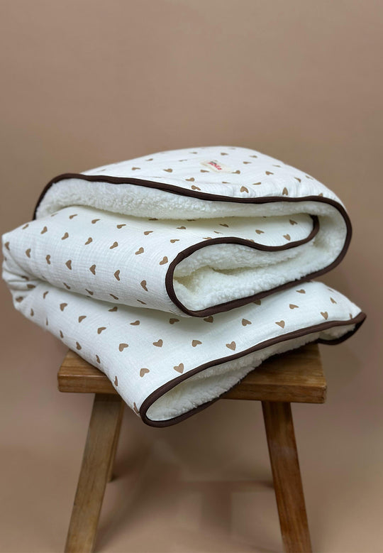 Batanije për bebe ~ Brown Hearts ~ Plush + muslin blanket