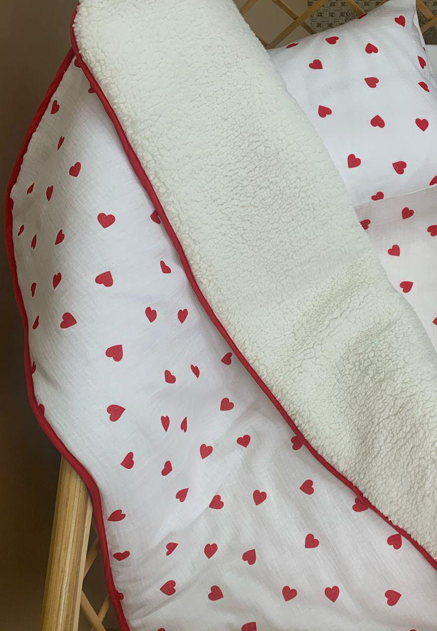 Batanije për bebe ~ Red Hearts ~ Plush + muslin blanket