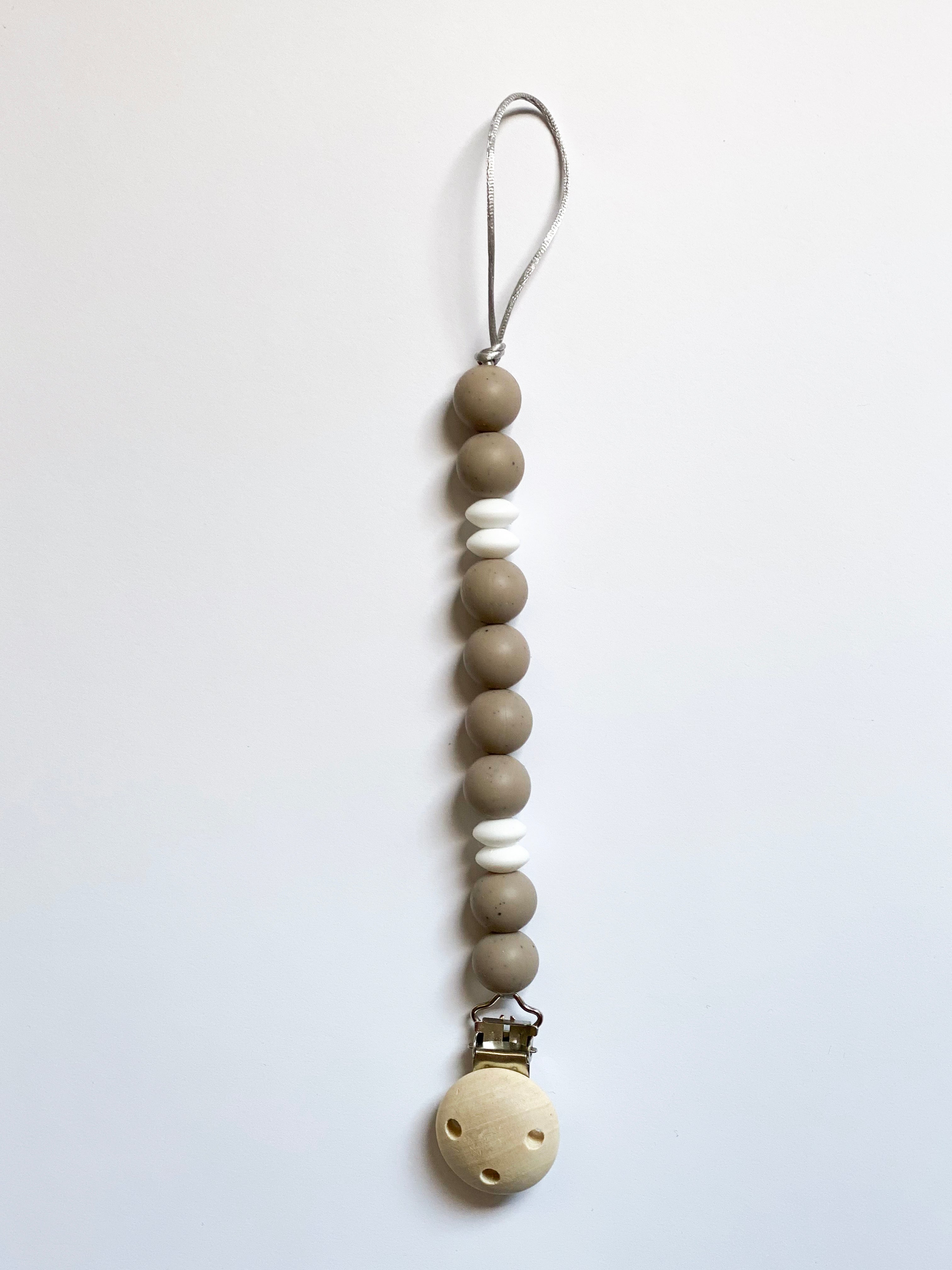 Grey & Taupe Pacifier clip - Mbajtëse për biberon