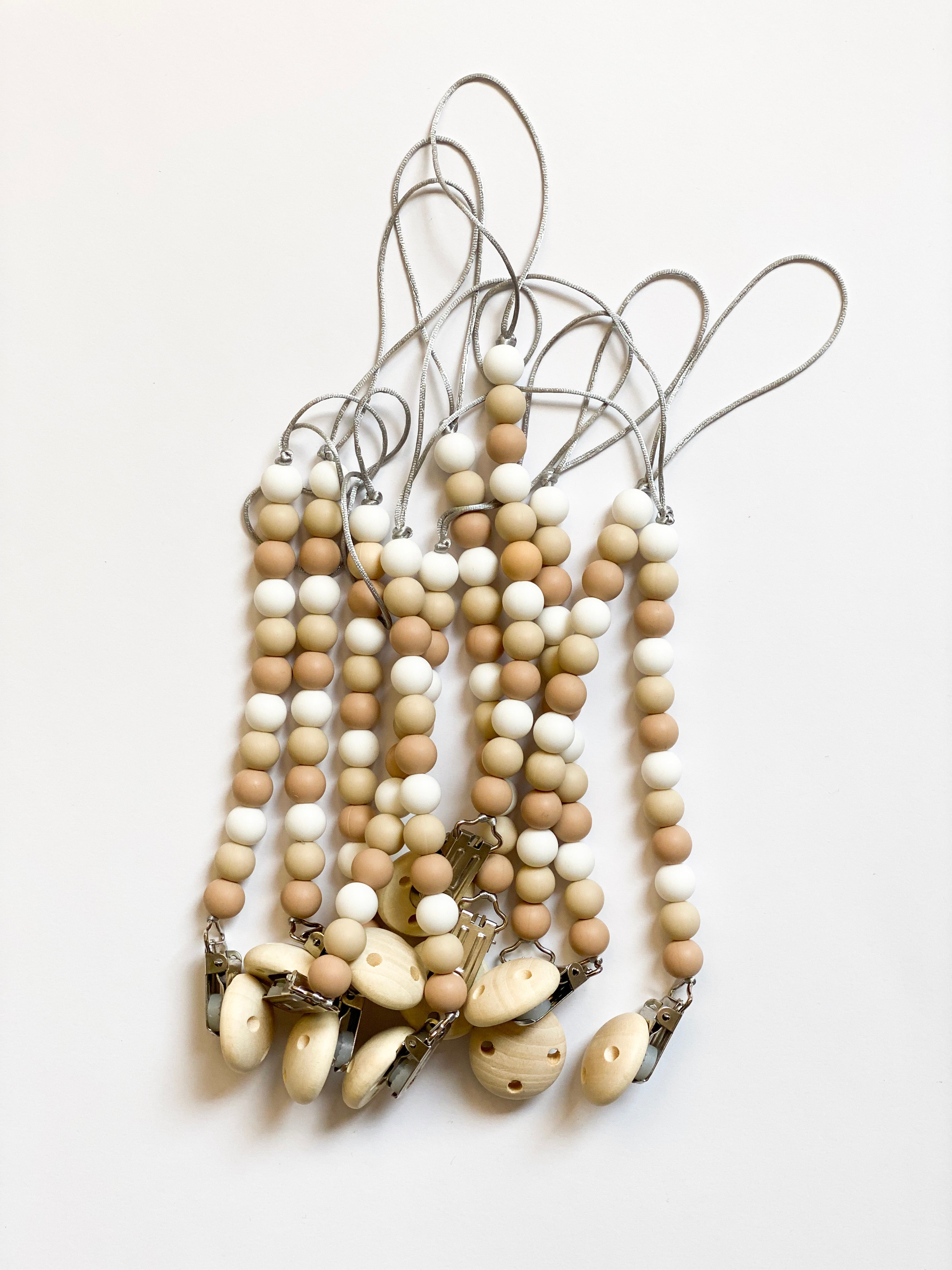 Beige tones Pacifier clip - Mbajtëse për biberon me tone bezh