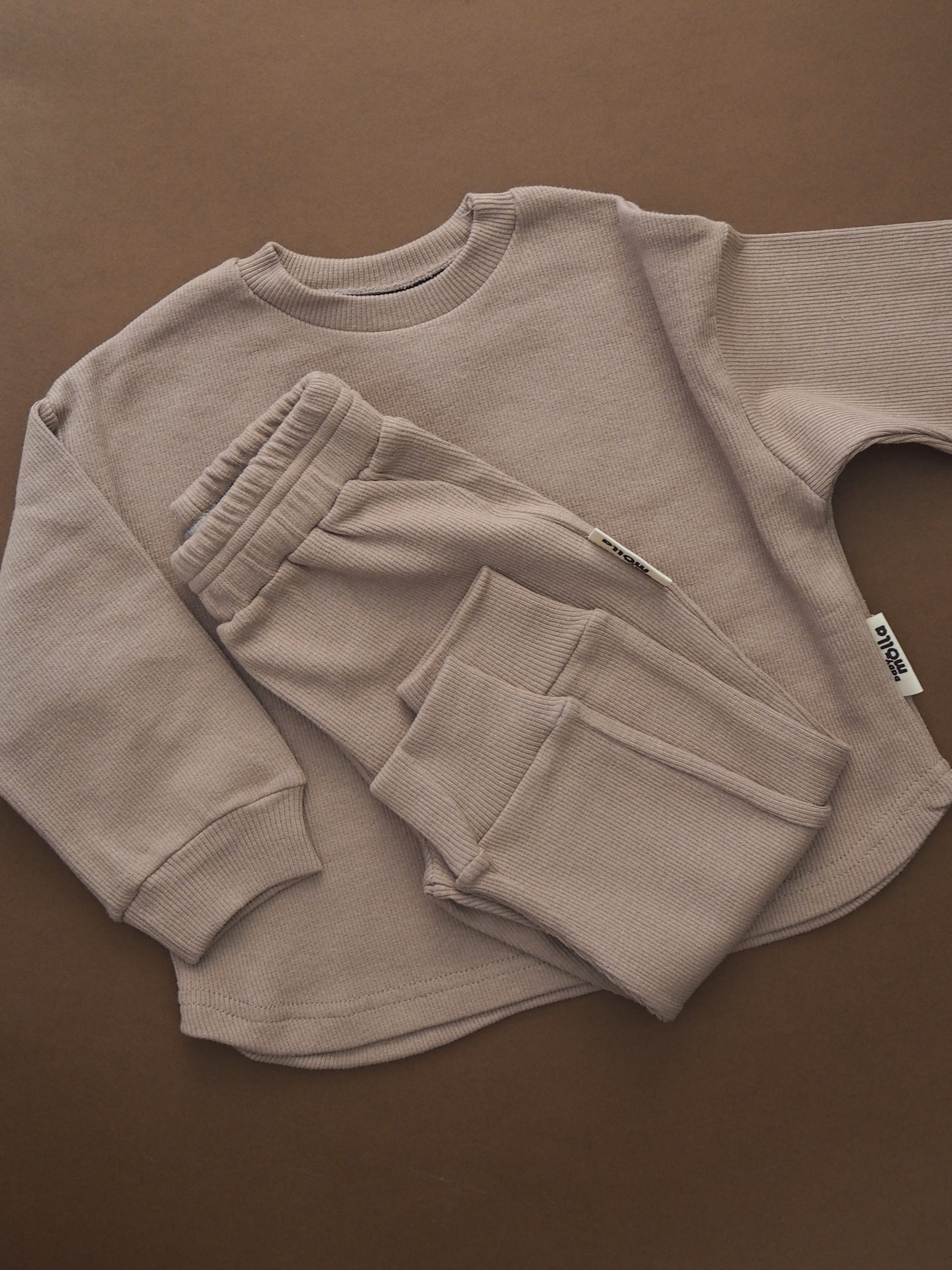 Taupe - Bluzë dhe pantolone (set)