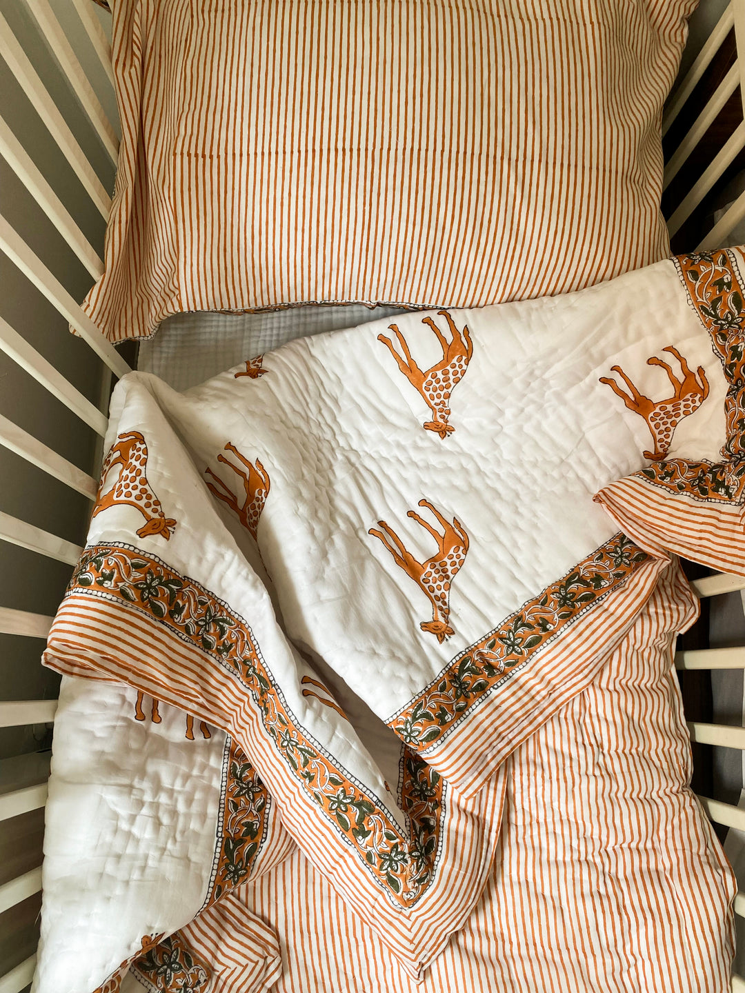 Giraffes quilt & pillow ~ Jorgan dhe këllëf
