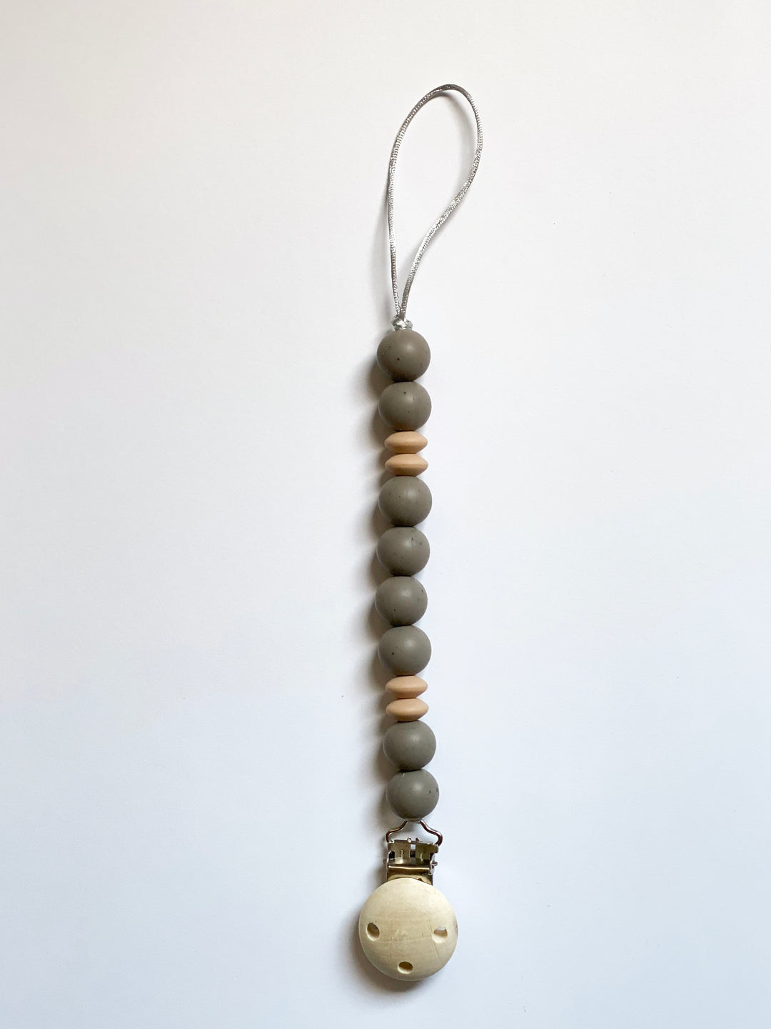 Grey & Taupe Pacifier clip - Mbajtëse për biberon
